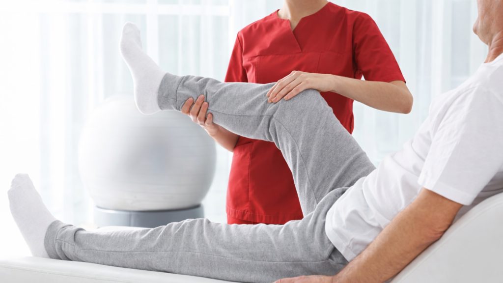 بهترین دکتر ارتوپد در رشت کیست؟ معرفی دکتر رضا رضایی، فوق تخصص جراحی زانو