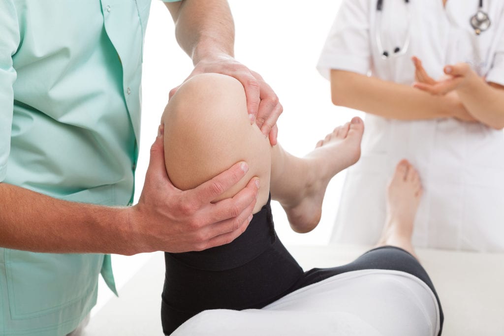 بهترین دکتر ارتوپد در رشت کیست؟ معرفی دکتر رضا رضایی، فوق تخصص جراحی زانو
